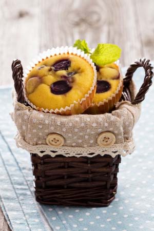 Gltuen Free Muffins with Almond Flour and Grapes