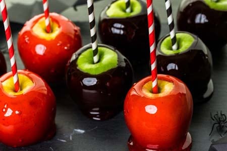 Gluten Free Candy Apples in Red and Dark Brown
