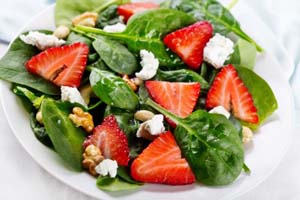 Image: Strawberry Spinach Salad with Walnuts and Cheese