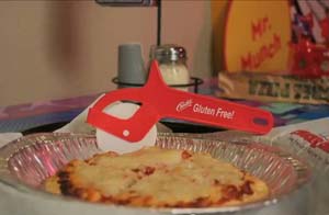 Image: Chuck E Cheese Gluten Free Pizza and Cutter