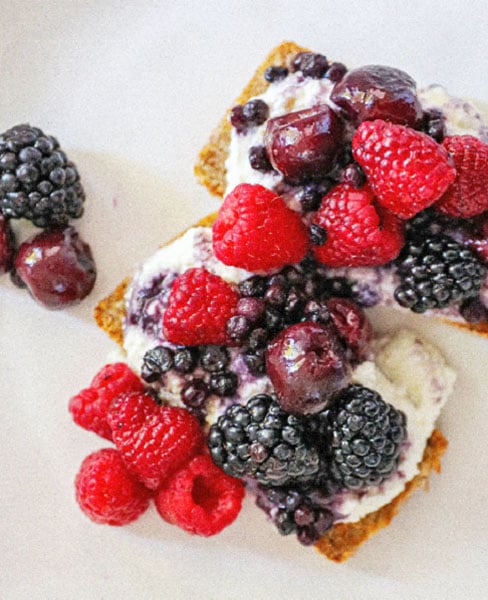 PACHA bread with cashew cream and berries